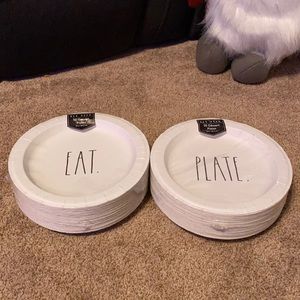 Rae Dunn paper plates 2 piece set